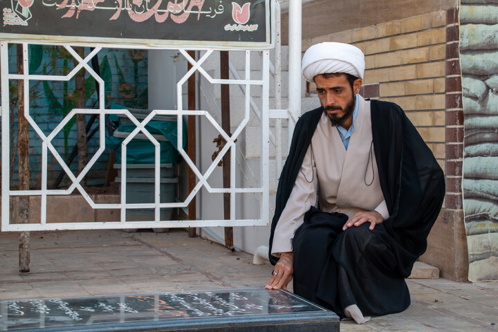 تصاویر/ تجدید میثاق مسئولین حوزه علمیه استان کرمان با آرمان های شهدا به مناسبت هفته دفاع مقدس