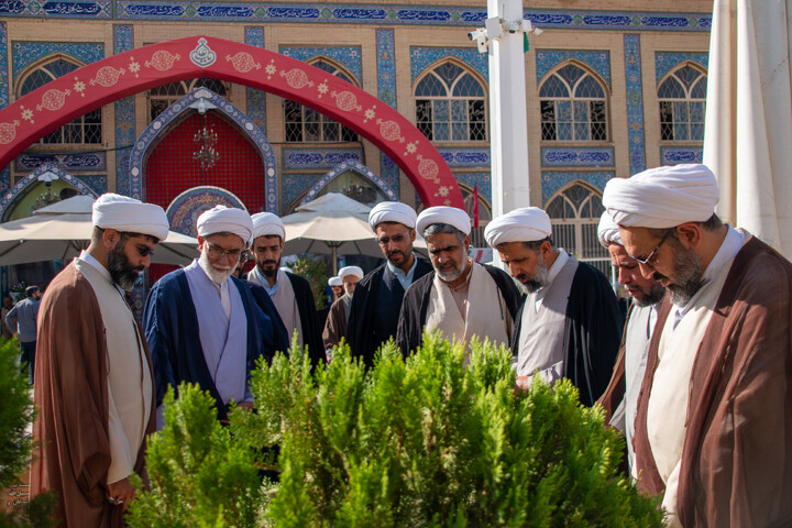 تصاویر/ تجدید میثاق مسئولین حوزه علمیه استان کرمان با آرمان های شهدا به مناسبت هفته دفاع مقدس