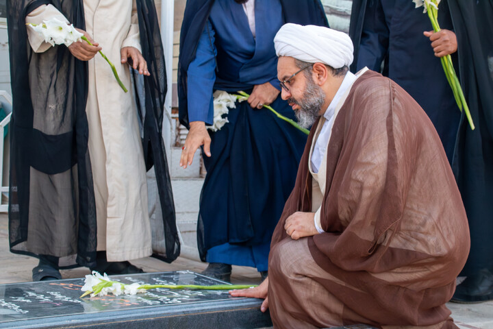 تصاویر/ تجدید میثاق مسئولین حوزه علمیه استان کرمان با آرمان های شهدا به مناسبت هفته دفاع مقدس