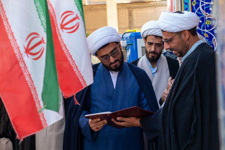 تصاویر/ تجدید میثاق مسئولین حوزه علمیه استان کرمان با آرمان های شهدا به مناسبت هفته دفاع مقدس