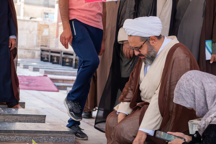 تصاویر/ تجدید میثاق مسئولین حوزه علمیه استان کرمان با آرمان های شهدا به مناسبت هفته دفاع مقدس