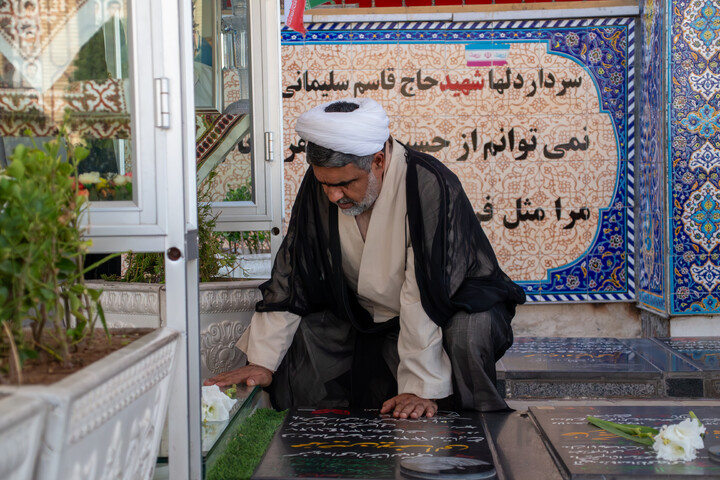 تصاویر/ تجدید میثاق مسئولین حوزه علمیه استان کرمان با آرمان های شهدا به مناسبت هفته دفاع مقدس