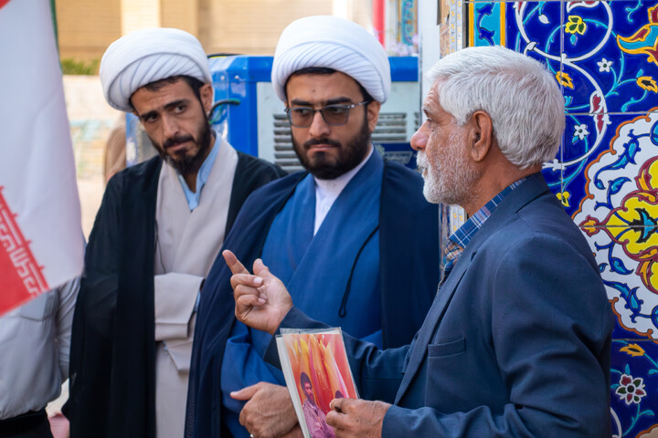 تصاویر/ تجدید میثاق مسئولین حوزه علمیه استان کرمان با آرمان های شهدا به مناسبت هفته دفاع مقدس