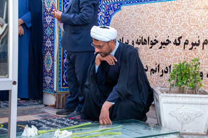 تصاویر/ تجدید میثاق مسئولین حوزه علمیه استان کرمان با آرمان های شهدا به مناسبت هفته دفاع مقدس