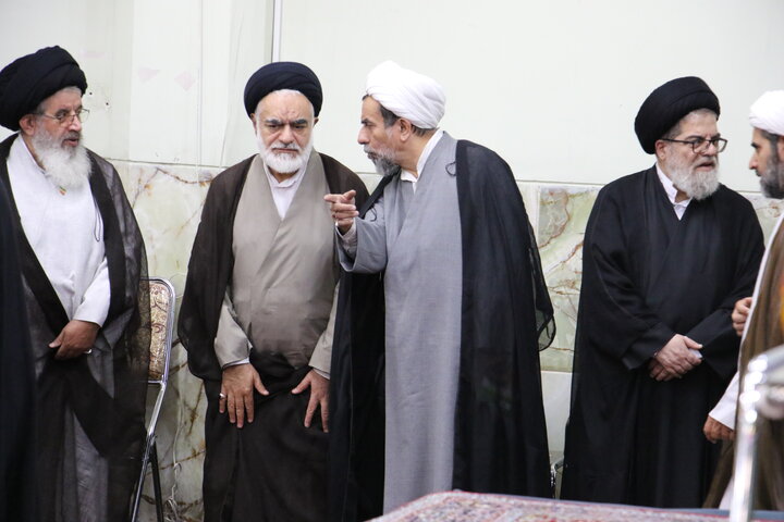 تصاویر/ مجلس بزرگداشت هفتمین روز ارتحال آیت الله العظمی شبیری زنجانی  از سوی آیت الله العظمی مظاهری