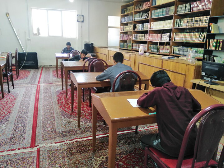 تصاویر/ امتحانات اختبار آموزشی طلاب مدرسه علمیه آیت‌الله مدنی کاشانی(ره)