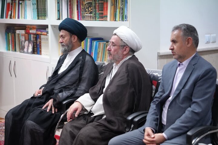 تصاویر/ دیدار نماینده ولی فقیه در امور حج و‌ زیارت با امام جمعه اردبیل
