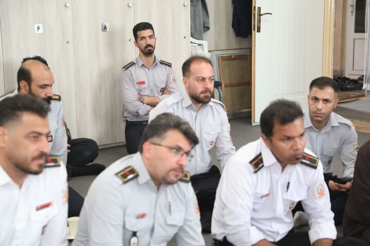 تصاویر/ دیدار نماینده ولی فقیه در استان سمنان با عوامل ایستگاه شماره ۲ آتش‌نشانی سمنان
