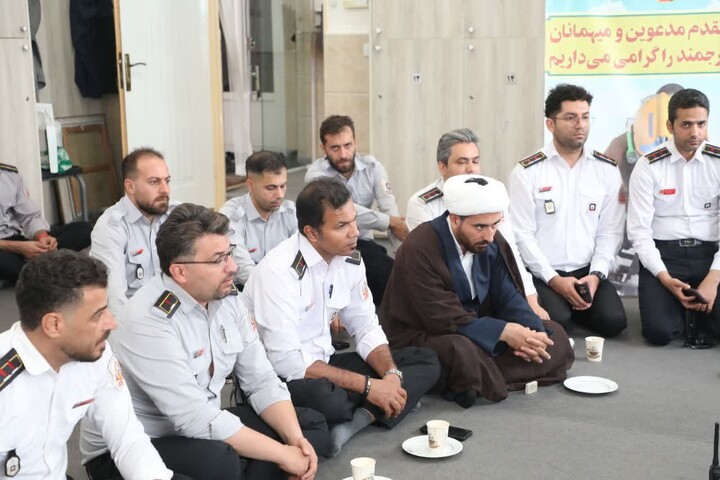 تصاویر/ دیدار نماینده ولی فقیه در استان سمنان با عوامل ایستگاه شماره ۲ آتش‌نشانی سمنان