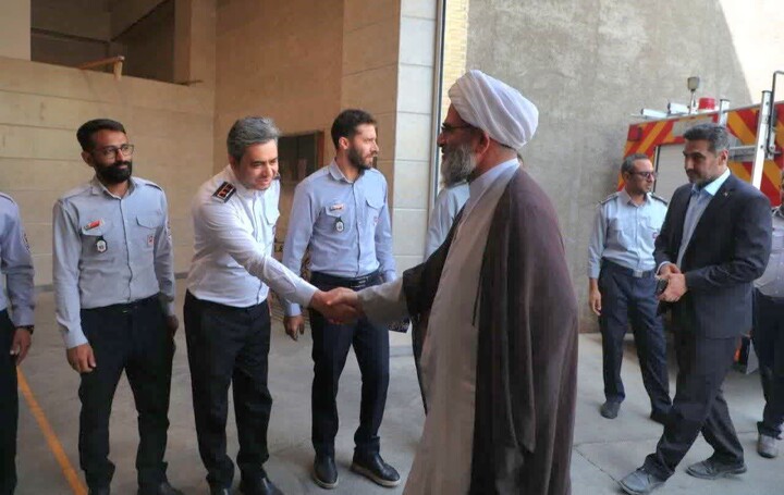 تصاویر/ دیدار نماینده ولی فقیه در استان سمنان با عوامل ایستگاه شماره ۲ آتش‌نشانی سمنان