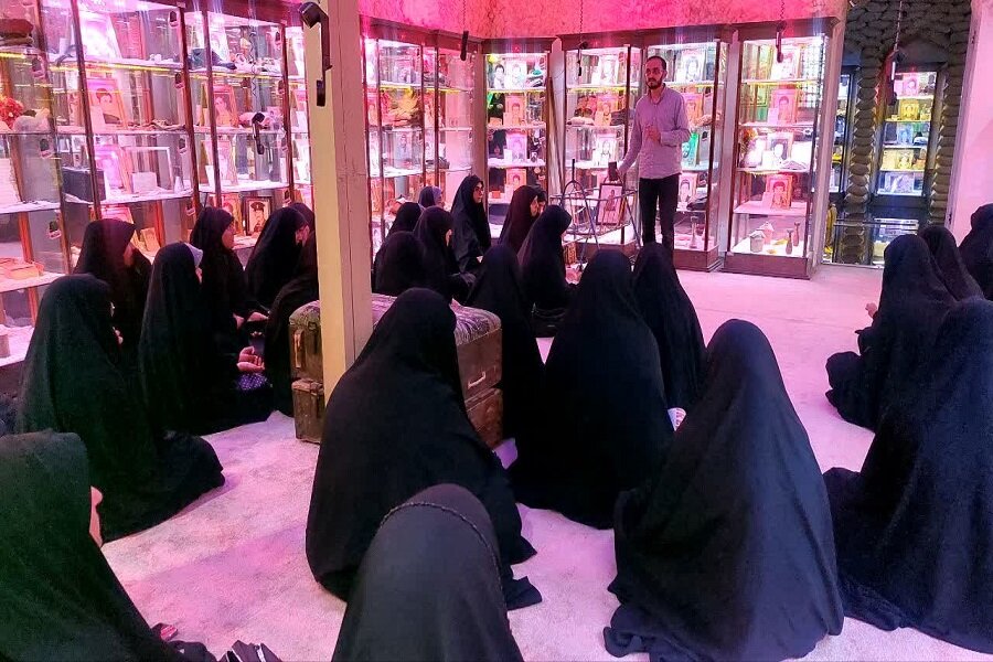 روایت ایثار و مقاومت برای طلاب فاطمیه اشکذر در گنجینه شهدای اردکان+ عکس