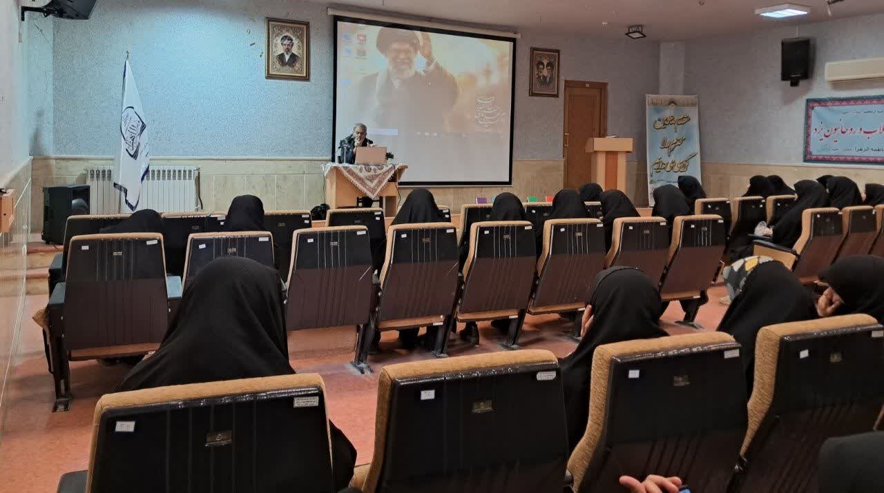تبیین ابعاد دفاع مقدس و جنگ نرم در جمع طلاب و اساتید اردکان