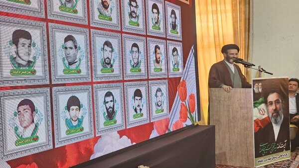 غفلت از مسیر شهدا هجوم منکرات به جامعه را در پی دارد+تصاویر