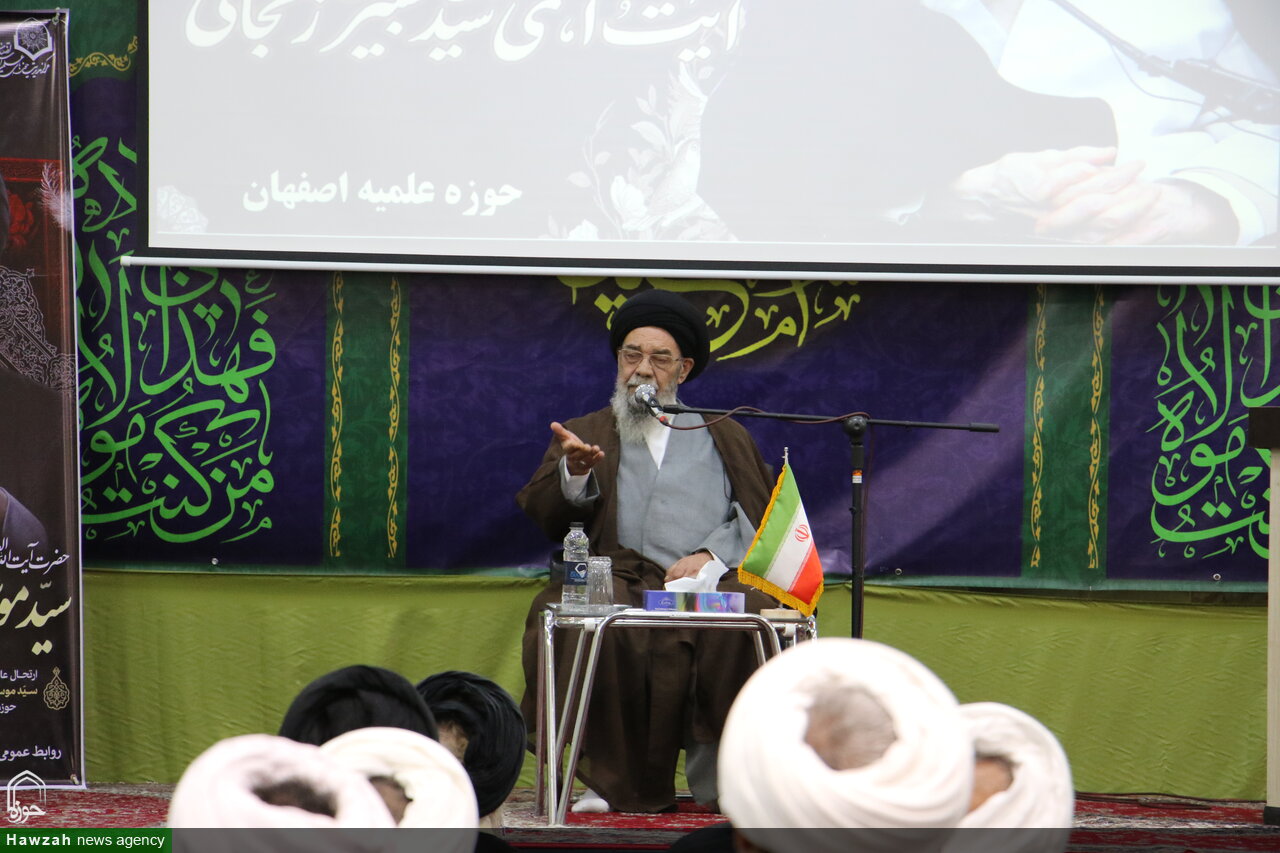 علما مرزبانان دین در عصر غیبت هستند
