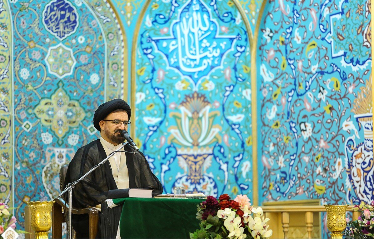 خون شهدا حیات‌بخش جامعه و نابود کننده مستکبران است