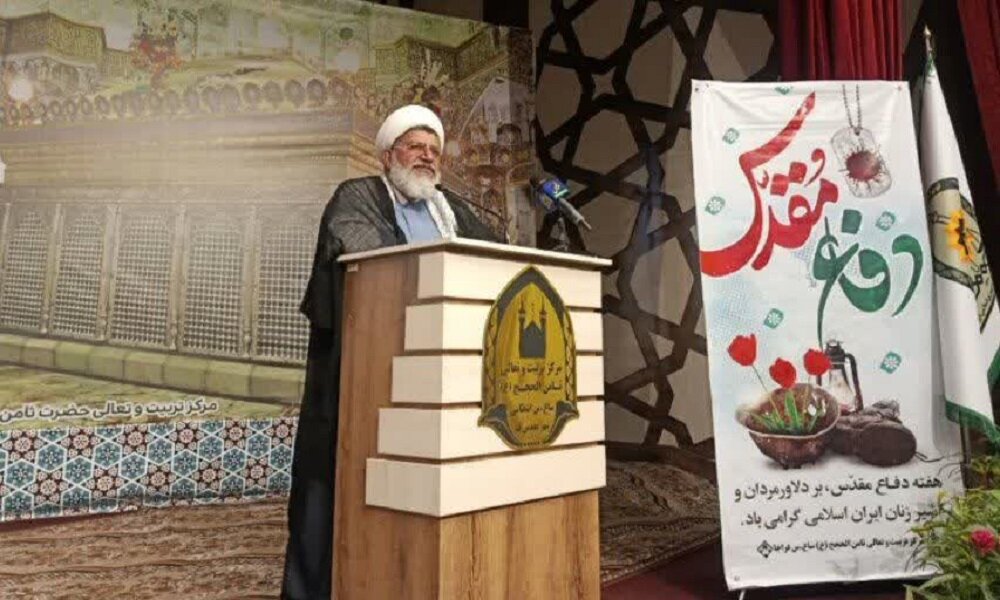 دفاع مقدس تابلوی بزرگی از درس و تجربه برای ملت ایران است