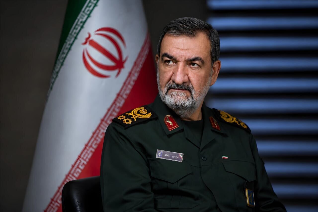 سرلشکر رضایی: ترامپ در باتلاق نه مذاکره و نه جنگ گرفتار شده است