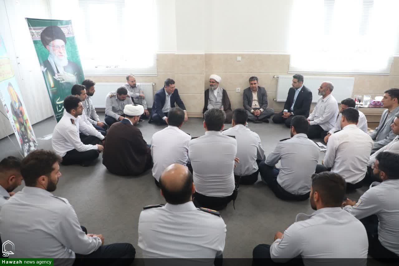 تلاش خالصانه آتش‌نشانان برای نجات جان انسان‌ها ستودنی است