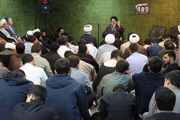 تصاویر/ نشست نماینده ولی فقیه در امور حج و زیارت با طلاب و روحانیون اردبیل