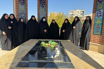 غبارروبی مزار شهید گمنام در مدرسه علمیه حضرت زینب(س) ملایر