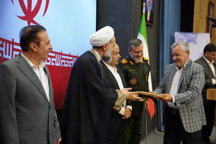 تصاویر /  تجلیل از برگزیدگان جشنواره شهید رجایی با حضور امام جمعه قزوین