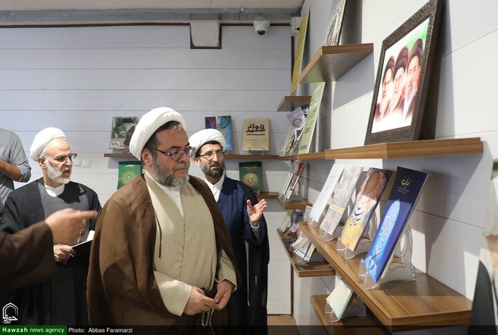 المدعي الخاص لرجال الدين في محافظة قم يزور مركز الإعلام والفضاء الافتراضي للحوزات العلمية