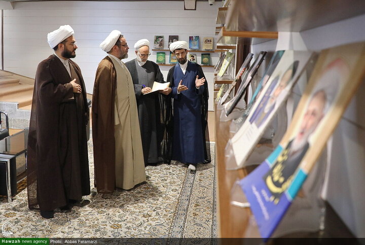 المدعي الخاص لرجال الدين في محافظة قم يزور مركز الإعلام والفضاء الافتراضي للحوزات العلمية