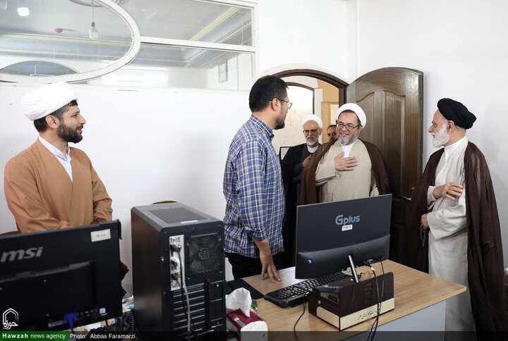 المدعي الخاص لرجال الدين في محافظة قم يزور مركز الإعلام والفضاء الافتراضي للحوزات العلمية