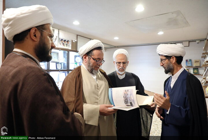 المدعي الخاص لرجال الدين في محافظة قم يزور مركز الإعلام والفضاء الافتراضي للحوزات العلمية