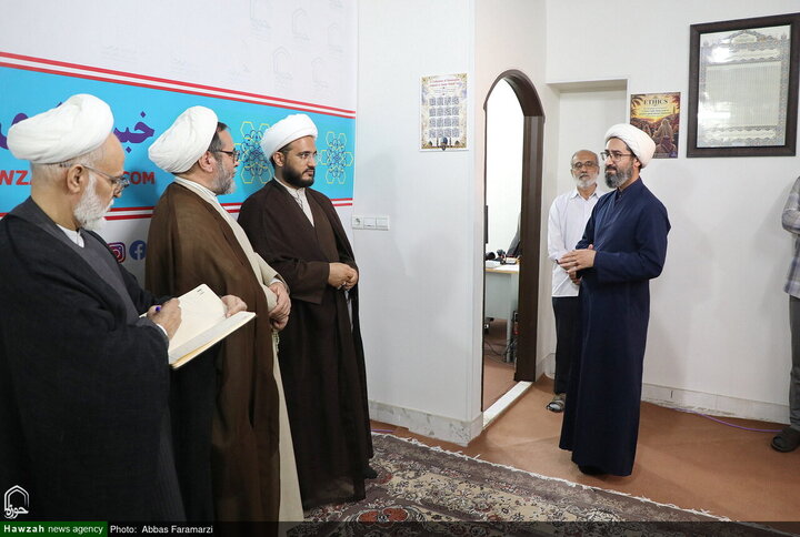 المدعي الخاص لرجال الدين في محافظة قم يزور مركز الإعلام والفضاء الافتراضي للحوزات العلمية