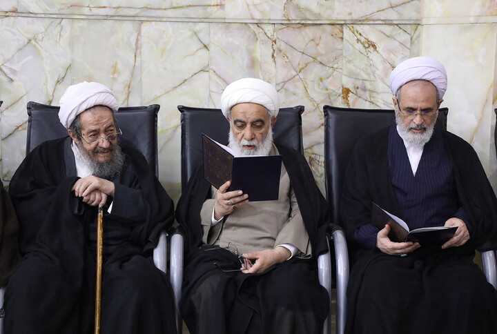تصاویر/ مراسم بزرگداشت آیت‌الله العظمی شبیری‌زنجانی از آیت الله العظمی مکارم شیرازی
