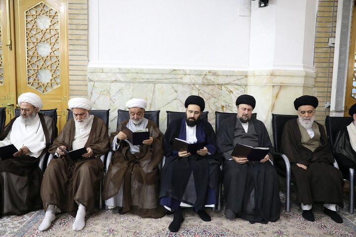 تصاویر/ مراسم بزرگداشت آیت‌الله العظمی شبیری‌زنجانی از آیت الله العظمی مکارم شیرازی