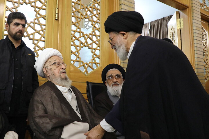 تصاویر/ مراسم بزرگداشت آیت‌الله العظمی شبیری‌زنجانی از آیت الله العظمی مکارم شیرازی