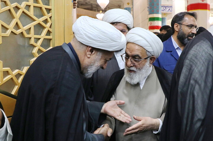 تصاویر/ مراسم بزرگداشت آیت‌الله العظمی شبیری‌زنجانی از آیت الله العظمی مکارم شیرازی