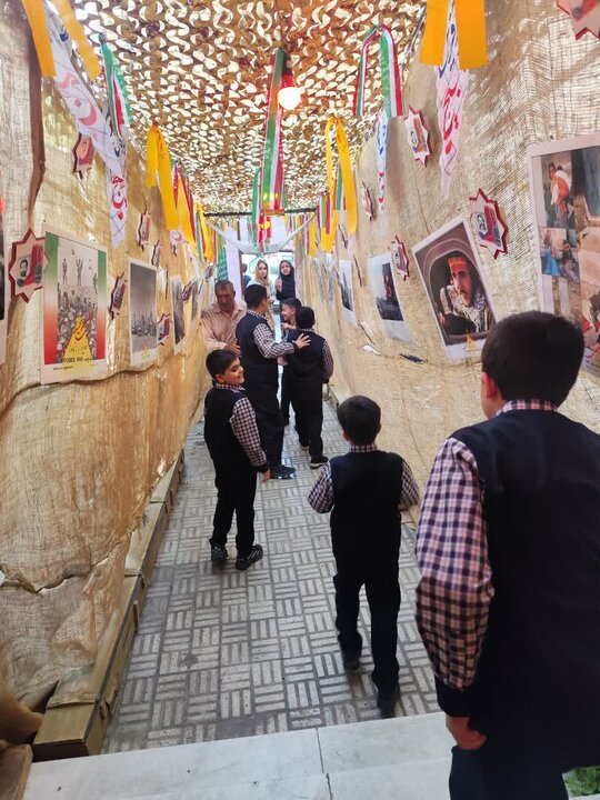 تصاویر/ همزمان با هفته دفاع مقدس حضور دانش آموزان  مدرسه آزادگان در مسجد فاطمیه