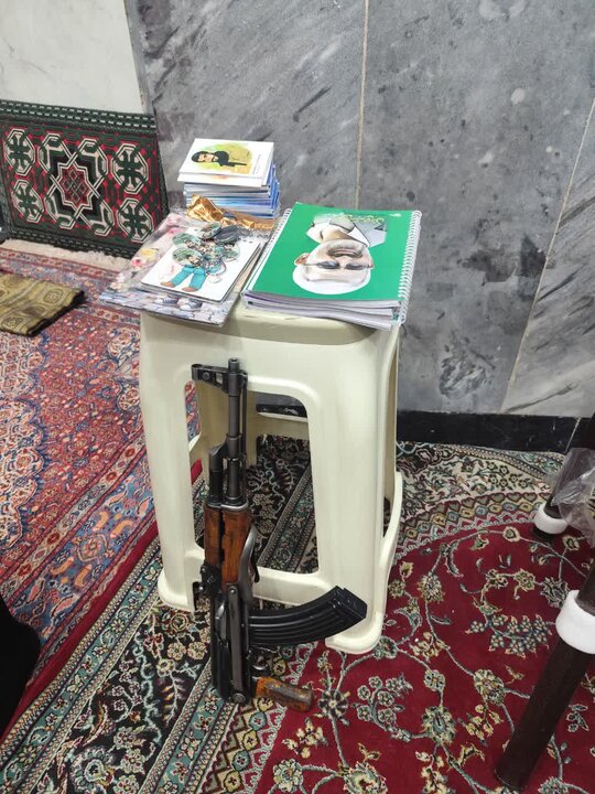 تصاویر/ همزمان با هفته دفاع مقدس حضور دانش آموزان  مدرسه آزادگان در مسجد فاطمیه