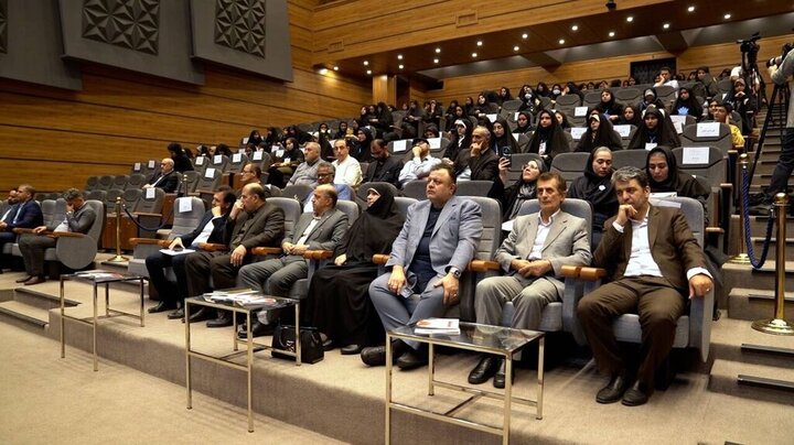 تصاویر/  تجلیل از برگزیدگان پویش ملی ایثار