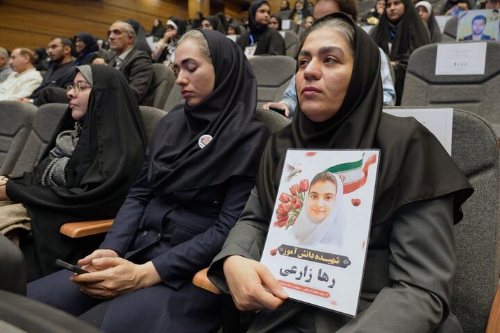 تصاویر/  تجلیل از برگزیدگان پویش ملی ایثار