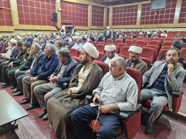 تصاویر / امام جمعه جدید شهرستان بویین زهرا معرفی شد