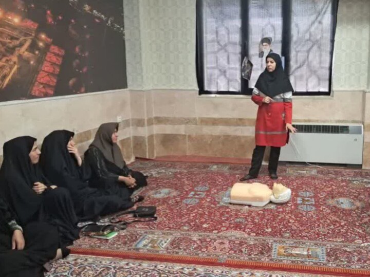 برگزاری کارگاه کمک های اولیه ویژه خواهران طلبه دلفانی
