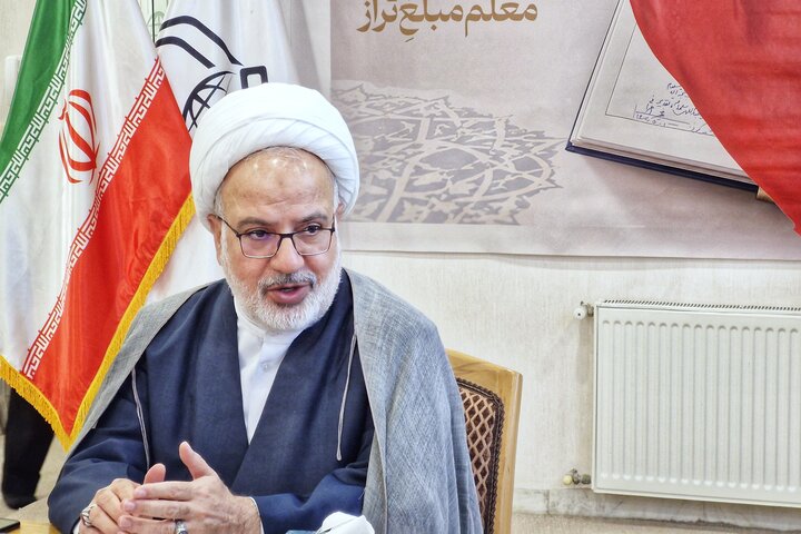 تصاویر/ مراسم رونمایی از تقریظ مدیر محترم حوزه‌های علمیه آیت‌الله اعرافی بر کتاب تربیت معلم مبلغ تراز