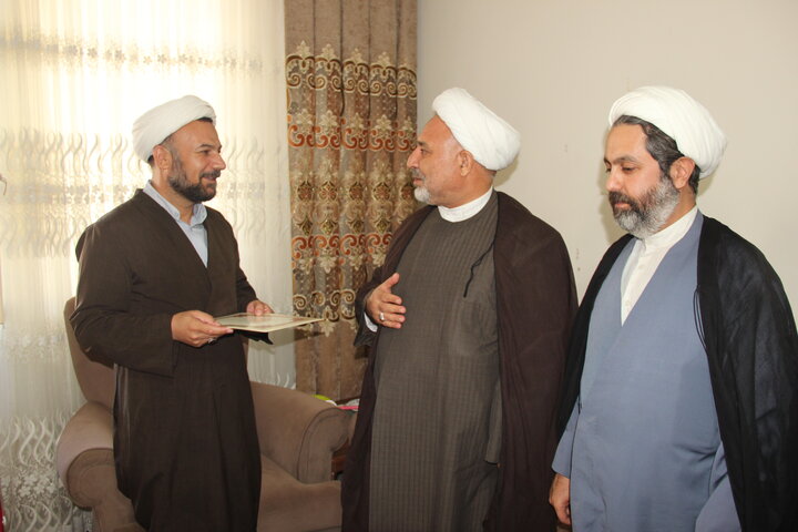 تصاویر / دیدار معاون تبلیغ و امور فرهنگی حوزه علمیه استان قزوین از مبلغین هجرت استان