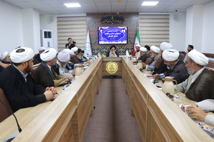 تصاویر / نشست صمیمی مسئولین مدارس علمیه استان گلستان