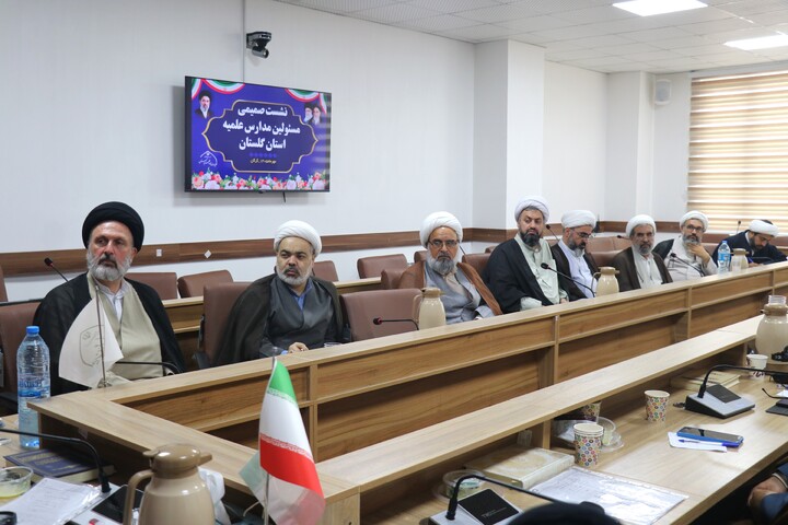 تصاویر / نشست صمیمی مسئولین مدارس علمیه استان گلستان