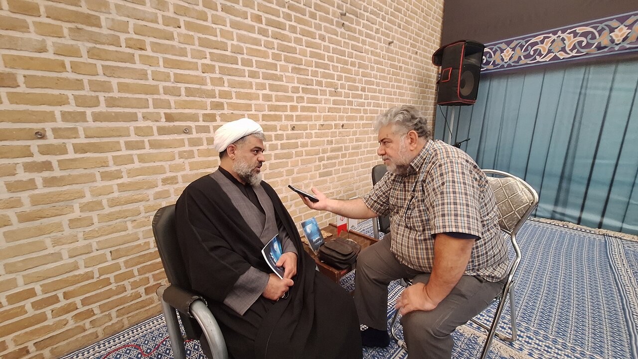 تصاویر| نشست نقد و بررسی کتاب فرشته ها نمیمیرند
