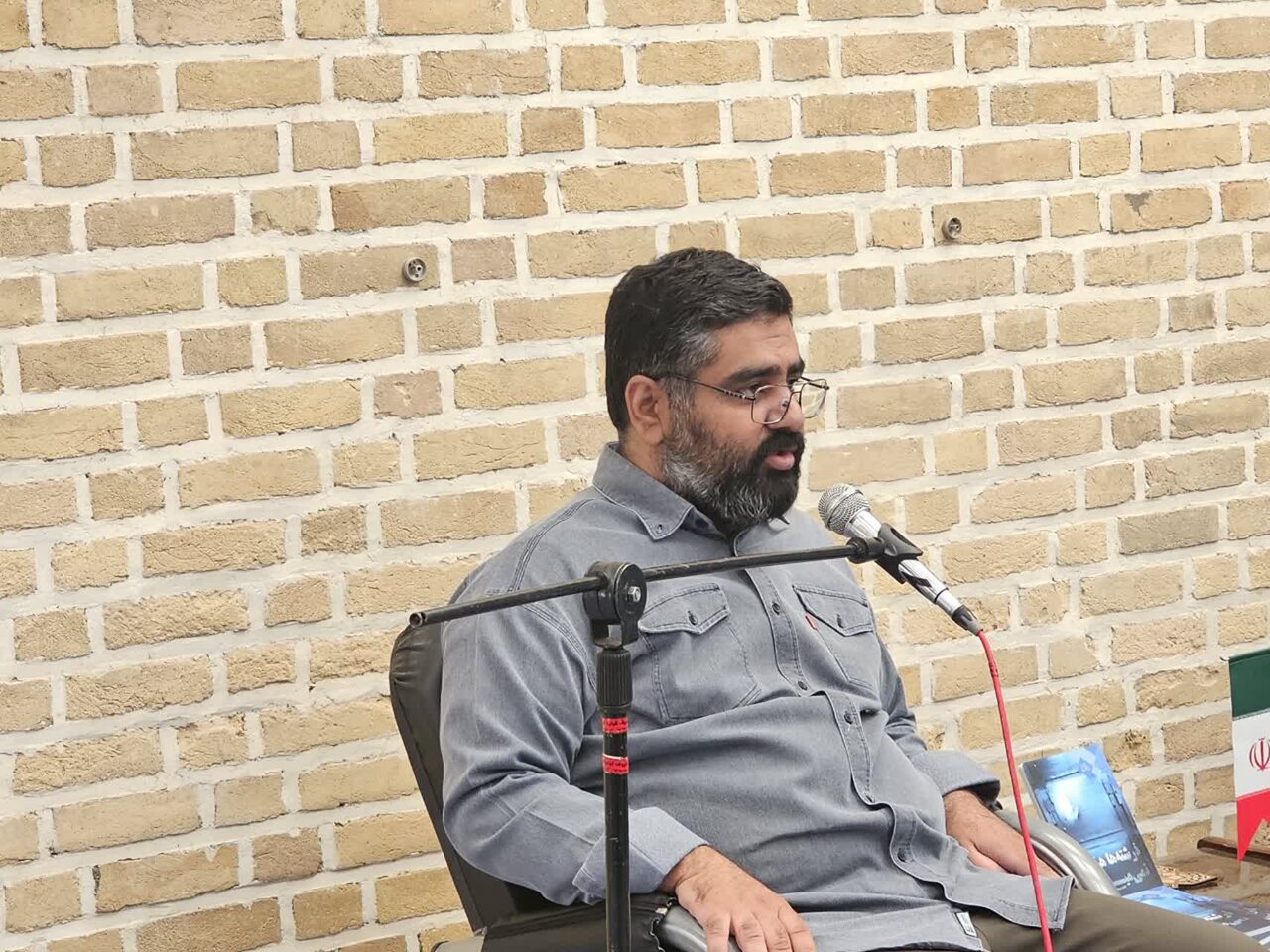 تصاویر| نشست نقد و بررسی کتاب فرشته ها نمیمیرند