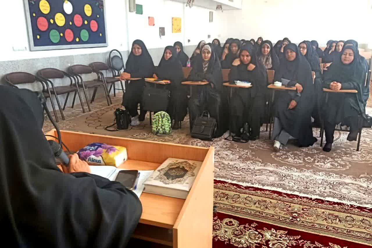 زیبایی باید در چارچوب شرع و کرامت زن مسلمان باشد