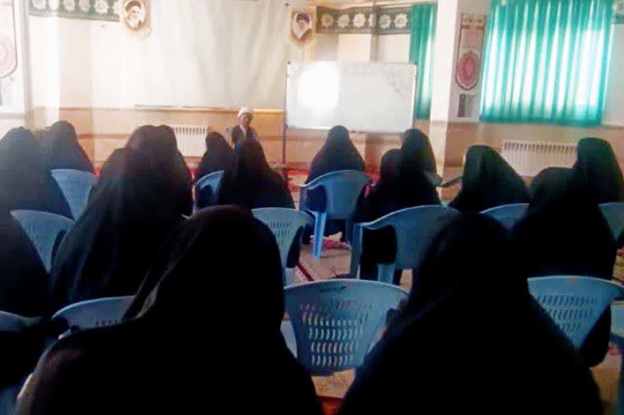 تبیین جایگاه اخلاق طلبگی در مدرسه علمیه ام‌الائمه اقلید  فارس