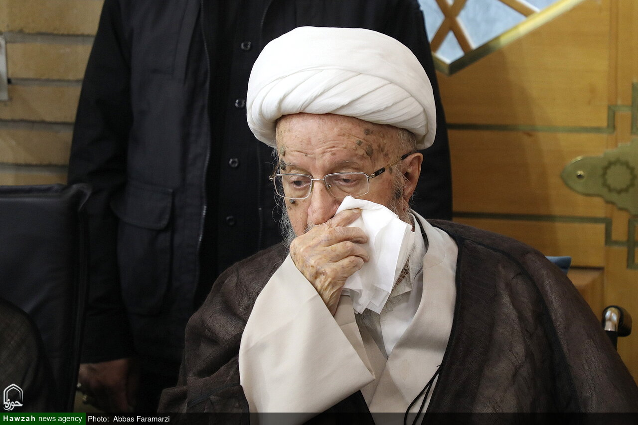 تکریم آیتالله العظمی شبیری(ره) از طرف آیتالله العظمی مکارمشیرازی / «فقها»؛ دژهای مستحکم صیانت از اسلام + فیلم و عکس