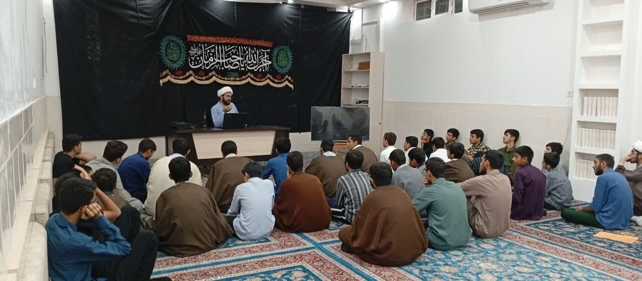 نشست علمی «تقویت اراده» در حوزه علمیه امام صادق(ع) زابل برگزار شد